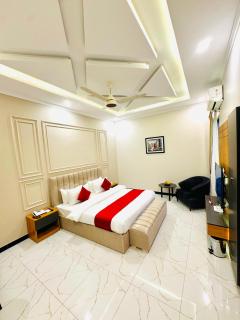 Holiday one Residency Gulshan-e-Iqbal - 1