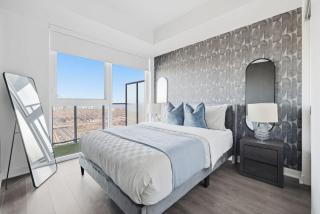 West End 2BR 2BA Condo Free Parking & Patio - 2
