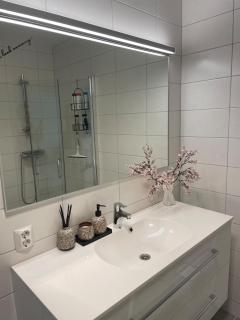Two-story townhouse with two bedrooms and two bathrooms - 8