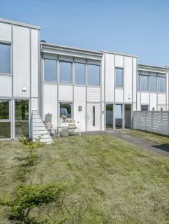 Two-story townhouse with two bedrooms and two bathrooms - 9