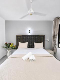 Nyali modern 2 BR Apartment with Pool, AC, Wifi - 7
