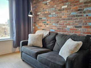 Cozy 1BR Condo with Free Underground Parking - 6