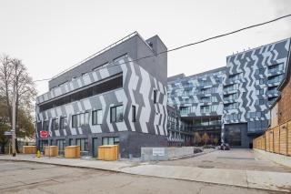 Cozy 1BR Condo with Free Underground Parking - 5