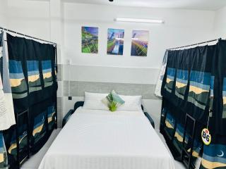 ALOHA SAIGON HOSTEL - Less-touristy location, Spacious rooms, Bathroom with a glass partition, airport - train station proximity - 4