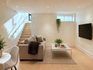 Premium Designer Retreat with Private Deck High Park - 0