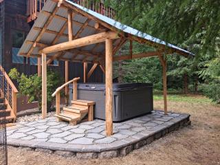 Secluded North Cascades Retreat & Private Trail & Hot Tub - 6