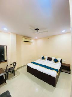 Hotel Toran - 1