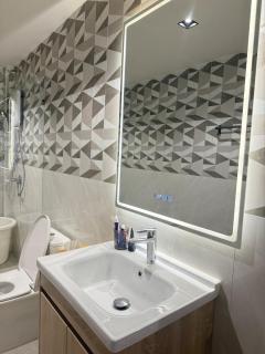 Elegant 3BR Townhouse Near Siam & BTS 6 Guests - 5
