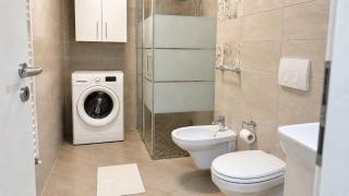 Deluxe by Hillside Apartments - 1