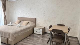 Deluxe by Hillside Apartments - 8
