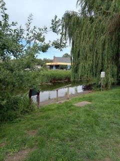 Dog friendly riverside cottage with country views - 7