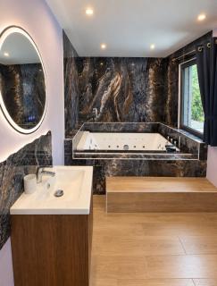 Suite XXL Lit 220 cm avec Balnéo Sauna & Jardin privé - 5