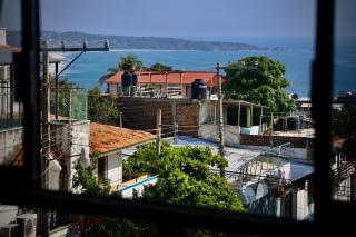 Spacious 1BR Ocean View Penthouse w Private Rooftop - 5