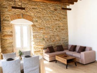 Angelouda's House - Traditional Stone 2 BR Home in Karystos Center - 2