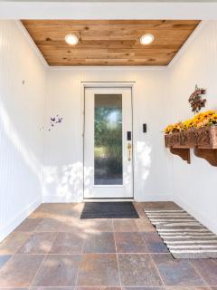 Cedarwood Sunset Retreat - 7