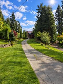 Cedarwood Sunset Retreat - 9