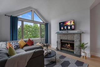 Romantic Huntsville Lakeview Escape with Fireplace and Games - 6