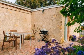 Country Cottage Escape Cellar Door Bath - 6