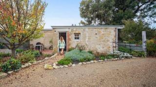 Country Cottage Escape Cellar Door Bath - 3