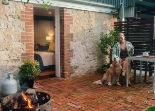 Couples Cottage Escape Cellar Door Bath - 7