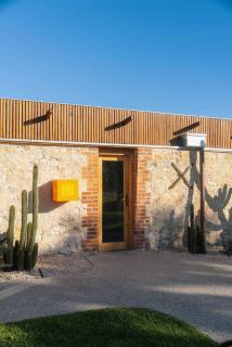 Couples Cottage Escape Cellar Door Bath - 5