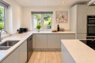 Luxury 4BR 3Bath Villa With Games Room and Garden - 4