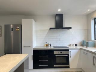 Charming 2BR House by Westfield with Free Parking - 8