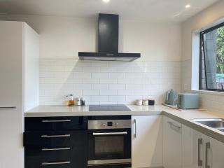 Charming 2BR House by Westfield with Free Parking - 6