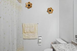 Modern Home, Office, Free Parking, Sleeps 4 - 3