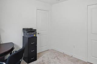 Modern Home, Office, Free Parking, Sleeps 4 - 1