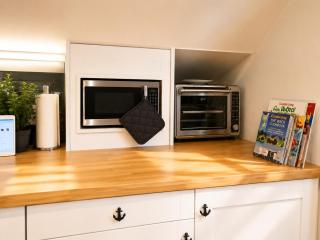Sea Escape, 2-3 bedrooms, Sleeps 6, Near Halifax and Beaches, Great Location - 4