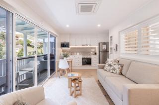 HighTide, 142 Sandy Point Rd - romantic getaway on the waterfront - 7