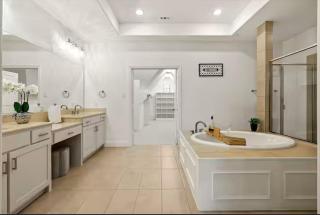 CloudOak Residence,13min from DFW Airport, Prime Spot, Shop & Dine Nearby - 2