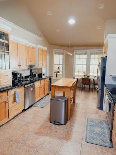 Bella Basecamp - Sleeps 11, Hot Tub, Sauna, On-trail next to OZ Bike Park - 8