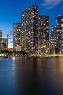 Luxury 1BR plus Den with Bay and Pool Views - 3