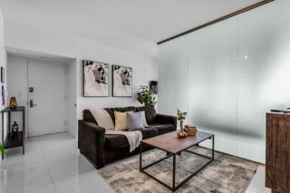 Luxury 1BR plus Den with Bay and Pool Views - 2
