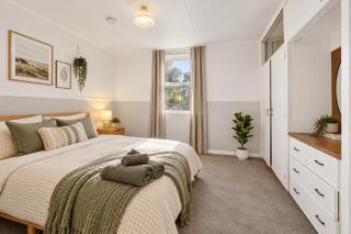 7 beds & Spacious Stay - 8
