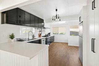 7 beds & Spacious Stay - 1
