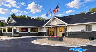 Super 8 by Wyndham Hot Springs - Hot Springs - 0