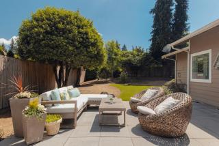 Stylish retreat, minutes from downtown Bellevue - 8