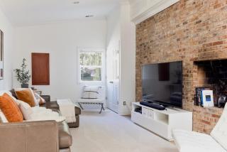 Stylish retreat, minutes from downtown Bellevue - 6