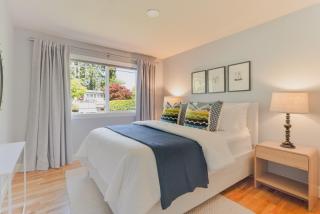 Stylish retreat, minutes from downtown Bellevue - 4