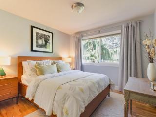 Stylish retreat, minutes from downtown Bellevue - 2