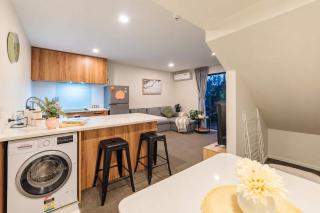 Modern 3BR Retreat - Private Patio - Sleeps 6 - 7