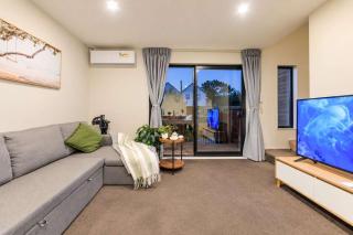 Modern 3BR Retreat - Private Patio - Sleeps 6 - 4