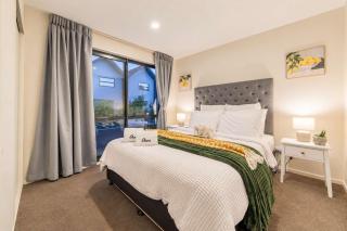 Modern 3BR Retreat - Private Patio - Sleeps 6 - 9