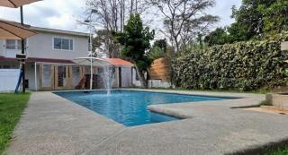 Casa 5 dormitorios 4 baños, tinaja, piscina, quincho y AC en pleno centro - Olmué - 7