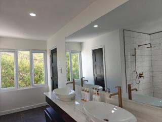 Villa Latany Sophisticated Living Above the Bay - 7