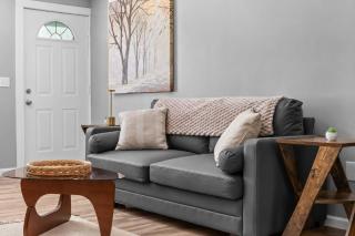 The Howder House Refined 1BR Sleeps 4 - 7