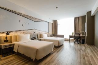 Atour Hotel Ningbo Laowaitan - 7